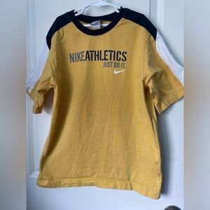 Boys Nike tee medium